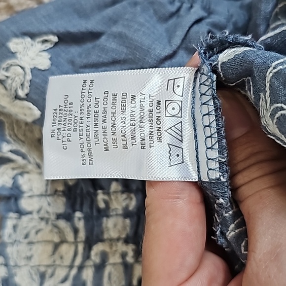 Embroidered Shirt With Flare Sleeves in Kids Size 2t EUC - Picture 6 of 6